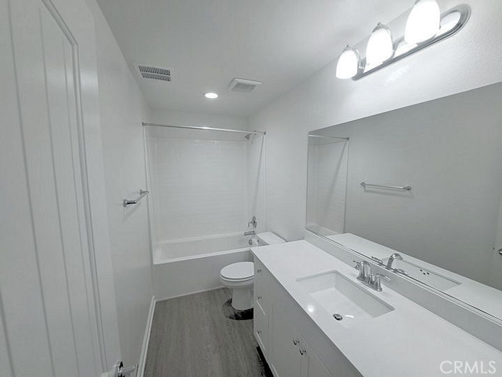 Image 17 of property listing at 41987 Isadora 1402, Murrieta, CA 92562