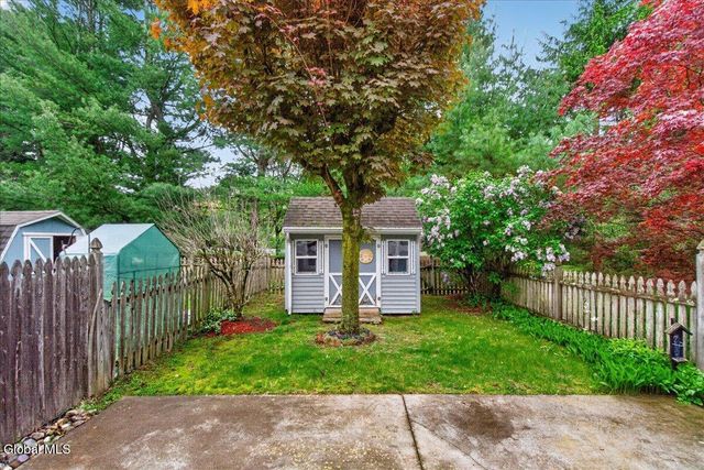 112 Stoney Creek Drive, Clifton Park, NY 12065