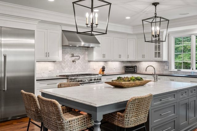 24 Claypit Hill Rd, Wayland, MA 01778