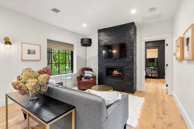 24 Claypit Hill Rd, Wayland, MA 01778