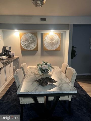 16 TOWNSHIP LINE RD, Elkins Park, PA 19027