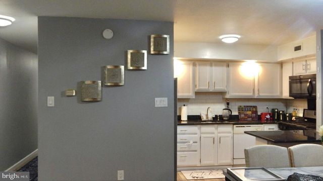 16 TOWNSHIP LINE RD, Elkins Park, PA 19027