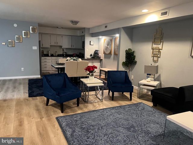 16 TOWNSHIP LINE RD, Elkins Park, PA 19027
