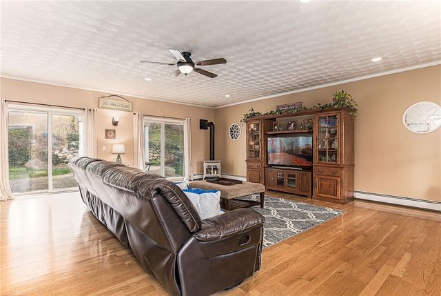 18 Elizabeth Ann Drive, Johnston, RI 02919