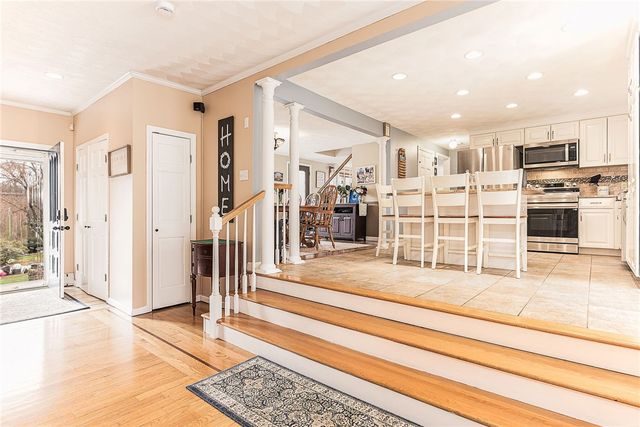 18 Elizabeth Ann Drive, Johnston, RI 02919