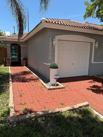 19554 NW 79th Place, Hialeah, FL 33015