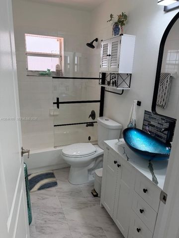 19554 NW 79th Place, Hialeah, FL 33015