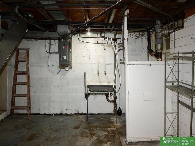 3729 N 56th Street, Omaha, NE 68104