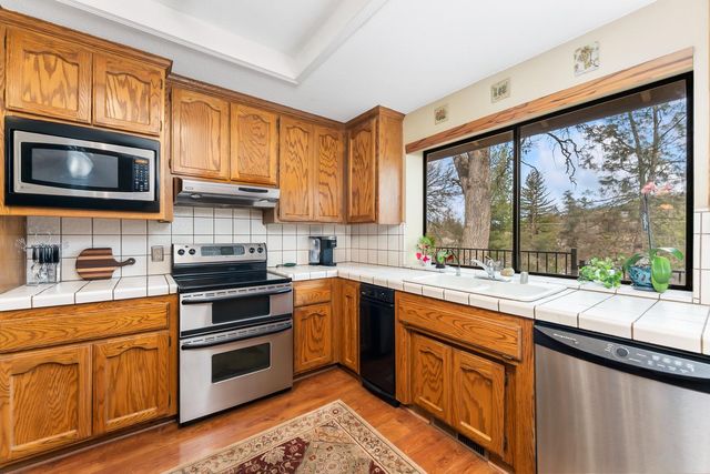 2406 Knollwood Dr, Cameron Park, CA 95682