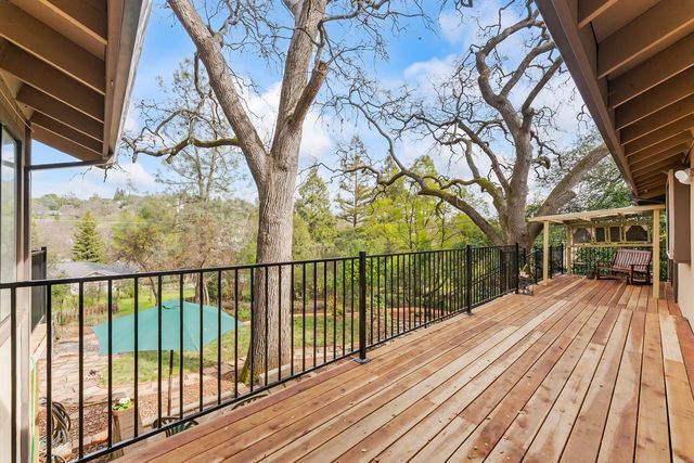 2406 Knollwood Dr, Cameron Park, CA 95682