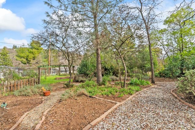 2406 Knollwood Dr, Cameron Park, CA 95682