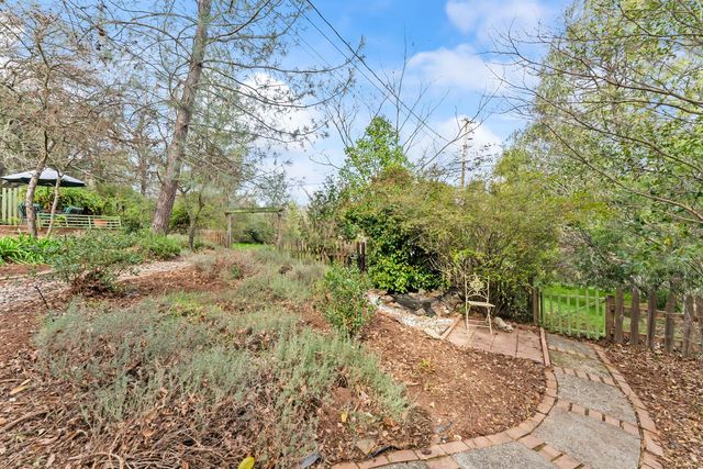 2406 Knollwood Dr, Cameron Park, CA 95682