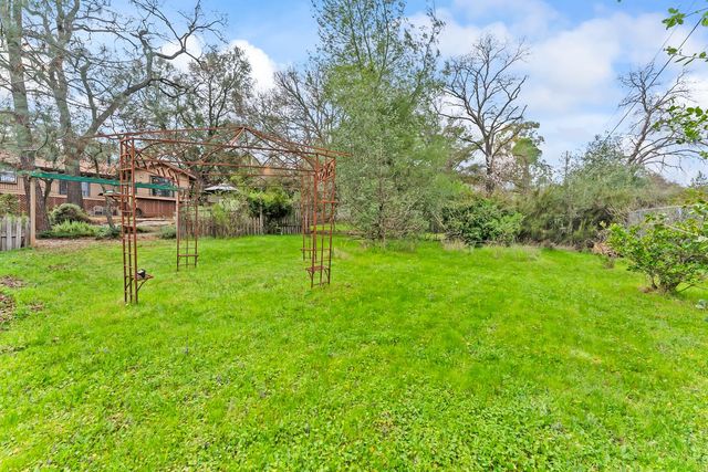 2406 Knollwood Dr, Cameron Park, CA 95682