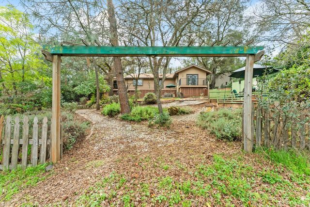 2406 Knollwood Dr, Cameron Park, CA 95682