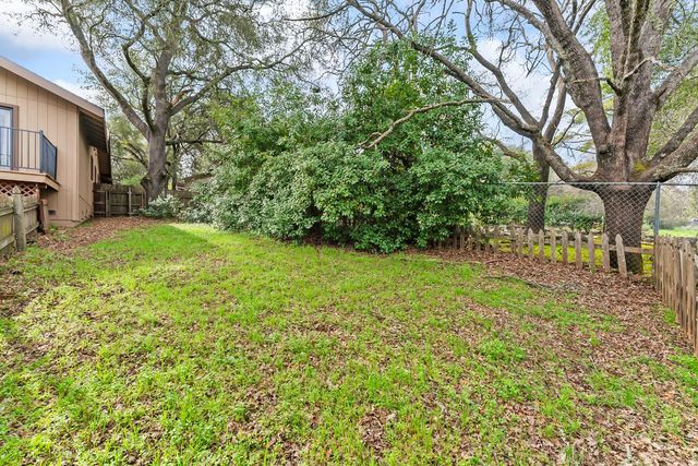 2406 Knollwood Dr, Cameron Park, CA 95682