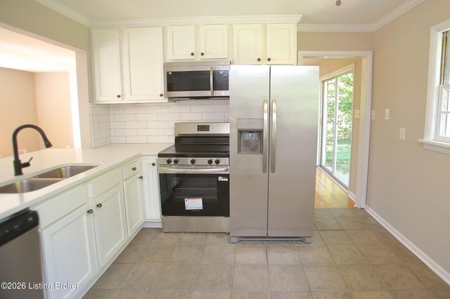 3132 Sunny Ln, Louisville, KY 40205