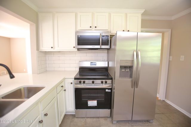 3132 Sunny Ln, Louisville, KY 40205