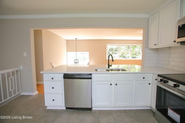 3132 Sunny Ln, Louisville, KY 40205