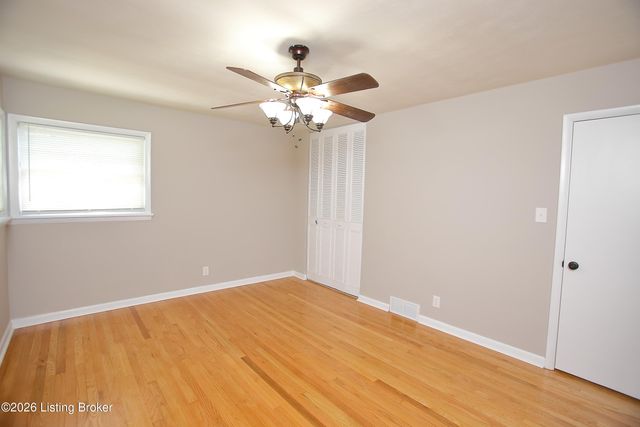 3132 Sunny Ln, Louisville, KY 40205
