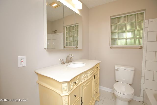 3132 Sunny Ln, Louisville, KY 40205