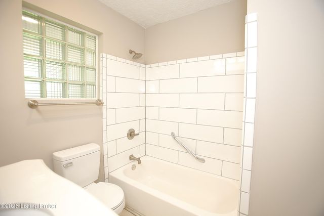 3132 Sunny Ln, Louisville, KY 40205