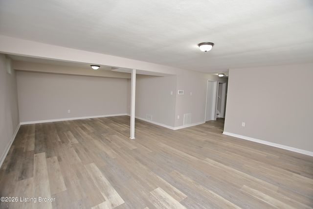 3132 Sunny Ln, Louisville, KY 40205