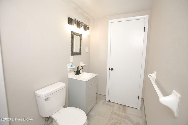 3132 Sunny Ln, Louisville, KY 40205