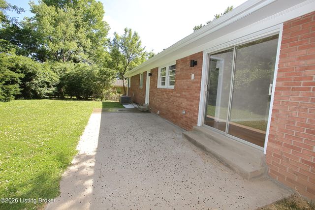3132 Sunny Ln, Louisville, KY 40205
