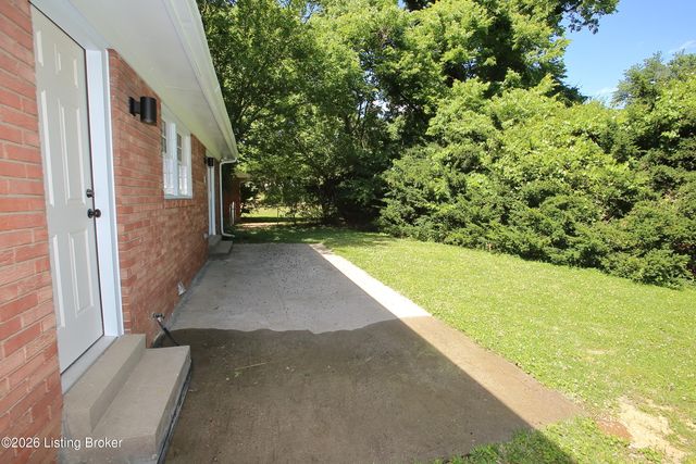 3132 Sunny Ln, Louisville, KY 40205