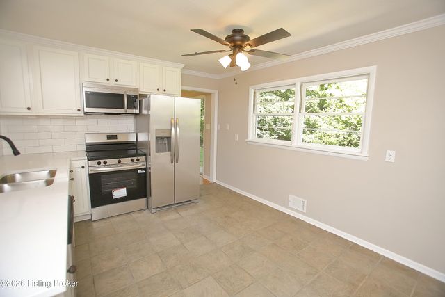 3132 Sunny Ln, Louisville, KY 40205