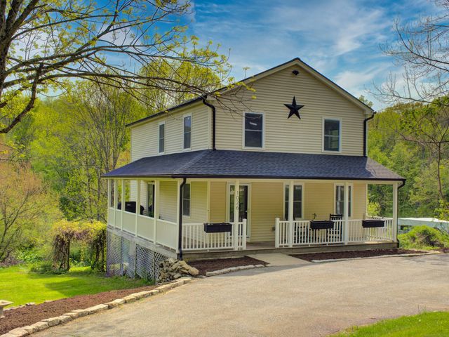 1026 Route 171, Woodstock, CT 06281