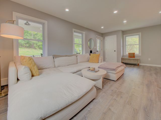 1026 Route 171, Woodstock, CT 06281