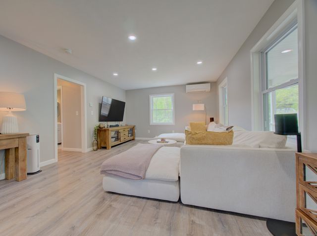 1026 Route 171, Woodstock, CT 06281