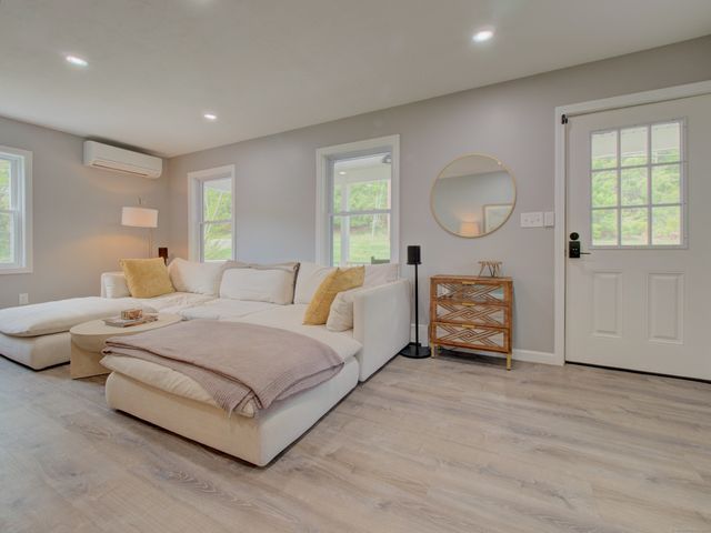 1026 Route 171, Woodstock, CT 06281