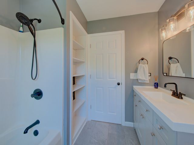1026 Route 171, Woodstock, CT 06281