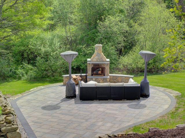 1026 Route 171, Woodstock, CT 06281