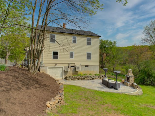 1026 Route 171, Woodstock, CT 06281