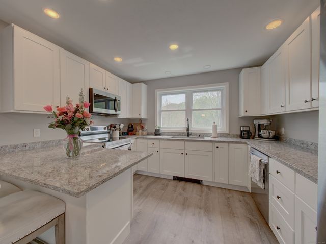 1026 Route 171, Woodstock, CT 06281