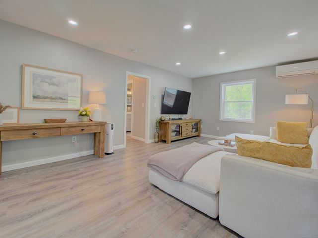 1026 Route 171, Woodstock, CT 06281