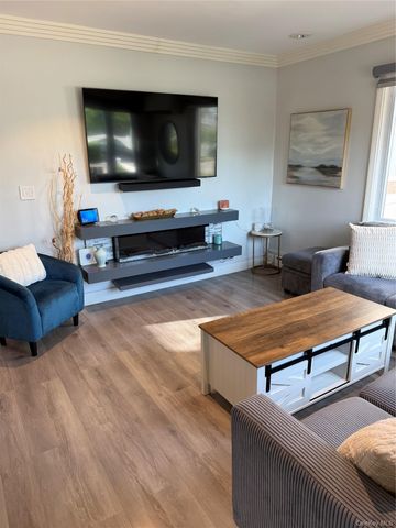 1016 Theodora Street, Franklin Square, NY 11010