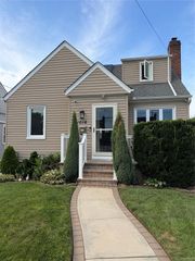 1016 Theodora Street, Franklin Square, NY 11010