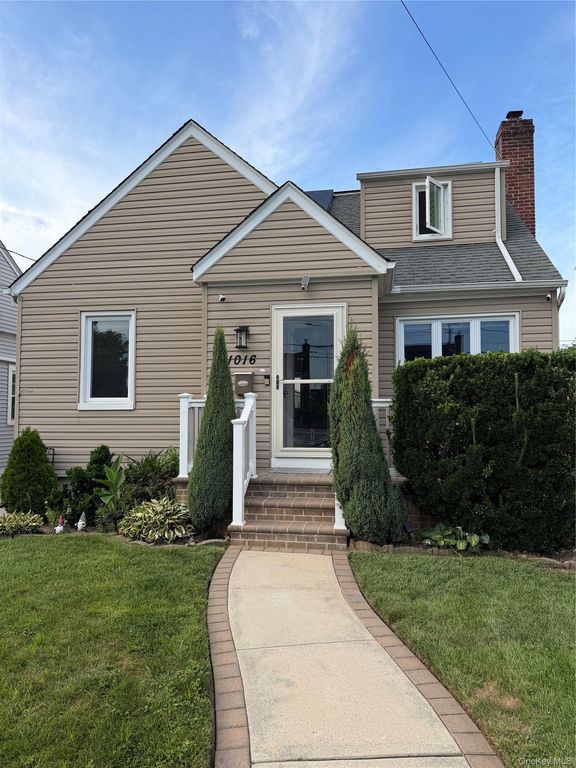 1016 Theodora Street, Franklin Square, NY 11010
