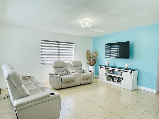 2307 W HAMILTON AVENUE, Tampa, FL 33604
