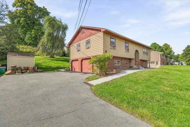 5 Bird Lane, Poughkeepsie, NY 12603