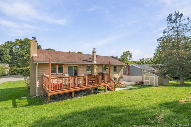 5 Bird Lane, Poughkeepsie, NY 12603