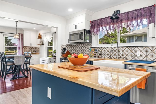 124 Beach Street, Westerly, RI 02891