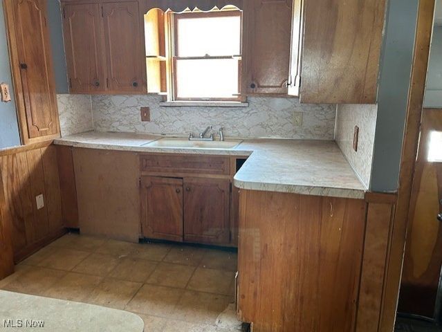 884 E Dewey Avenue, Youngstown, OH 44502