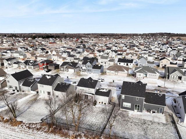 859 Shadowwood Trail, Sun Prairie, WI 53590