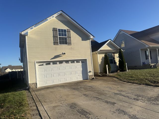 1051 Cindy Jo Ct, Clarksville, TN 37040