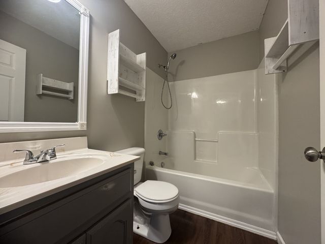 1051 Cindy Jo Ct, Clarksville, TN 37040